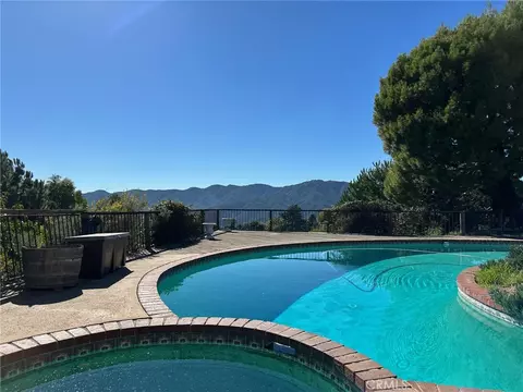 5311 Pineridge Dr, La Crescenta, CA 91214