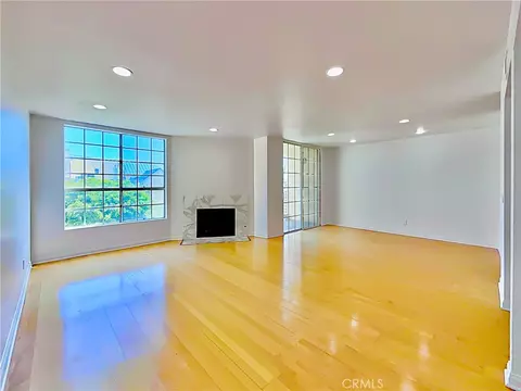 1129 Larrabee St #10, West Hollywood, CA 90069