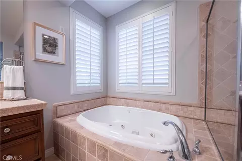 Bath - 3134 Griffon Ct, Simi Valley, CA 93065 photo 9 of 11