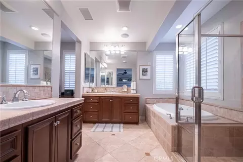 Bath - 3134 Griffon Ct, Simi Valley, CA 93065 photo 4 of 11