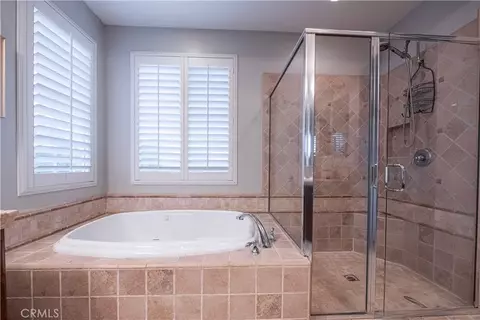 Bath - 3134 Griffon Ct, Simi Valley, CA 93065 photo 7 of 11