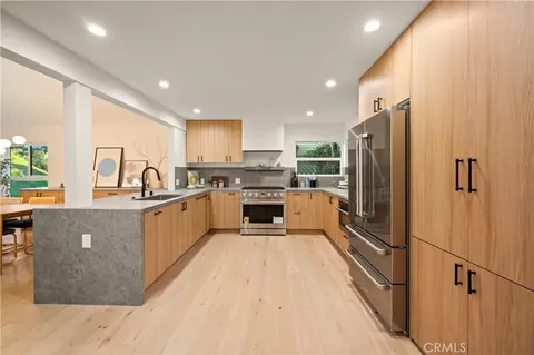 3947 Sumac Dr, Sherman Oaks, CA 91403