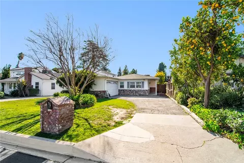 22716 Berdon St, Woodland Hills, CA 91367