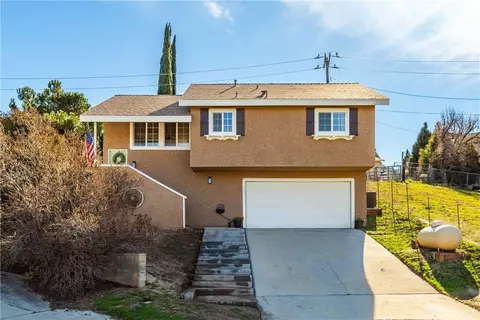 15152 Ojibwa Pl, Lake Hughes, CA 93532