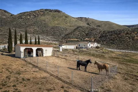 990 Mesa Valley Rd, Lebec, CA 93243