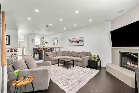 10229 Variel #12, Chatsworth, CA 91311