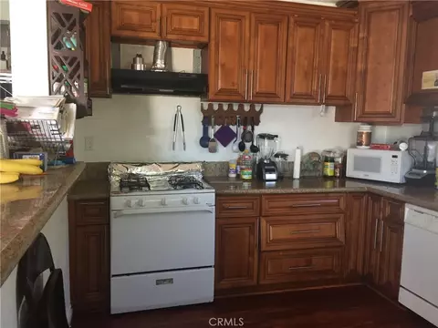 Kitchen - 10756 N Haddon Ave, Pacoima, CA 91331 photo 3 of 3