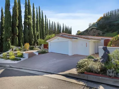 8238 Skyline Dr, Los Angeles, CA 90046