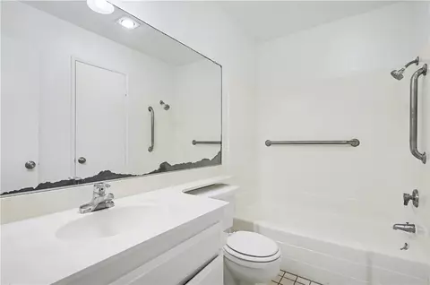 Bath - 7890 E Spg #2G, Long Beach, CA 90815 photo 1 of 3