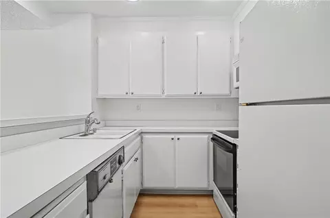 Kitchen - 7890 E Spg #2G, Long Beach, CA 90815 photo 2 of 2