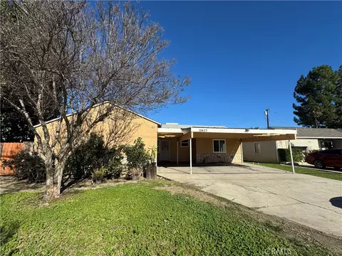 19427 Hart St, Reseda, CA 91335