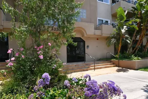 4230 Colfax Ave #201, Studio City, CA 91604