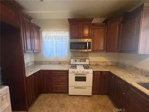 Kitchen - 3395 Franklin Ave, Riverside, CA 92507 photo 2 of 6