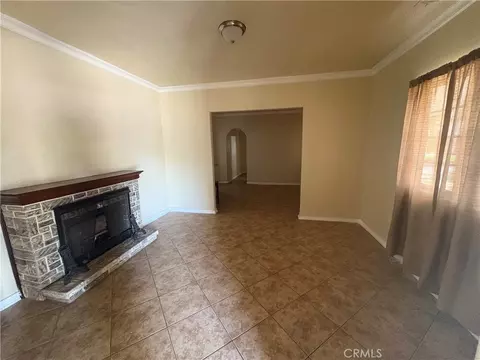 Living - 3395 Franklin Ave, Riverside, CA 92507 photo 2 of 4