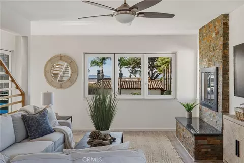 Living - 3124 Ocean Dr, Oxnard, CA 93035 photo 8 of 9