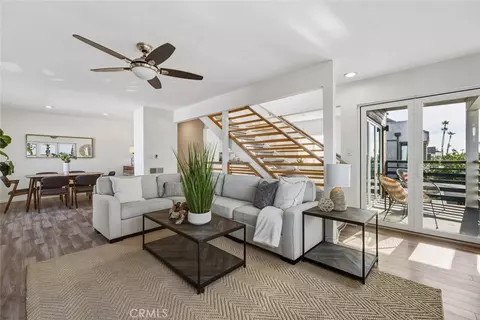 Living - 3124 Ocean Dr, Oxnard, CA 93035 photo 7 of 9