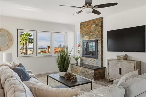 Living - 3124 Ocean Dr, Oxnard, CA 93035 photo 3 of 9
