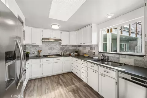 Kitchen - 3124 Ocean Dr, Oxnard, CA 93035 photo 2 of 3