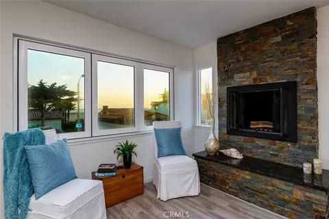 Living - 3124 Ocean Dr, Oxnard, CA 93035 photo 5 of 9