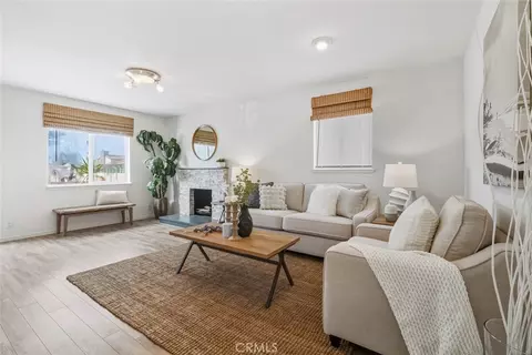 Living - 3124 Ocean Dr, Oxnard, CA 93035 photo 2 of 9