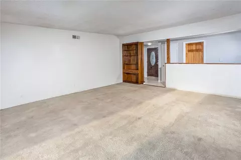 7915 Owensmouth Ave, Canoga Park, CA 91304
