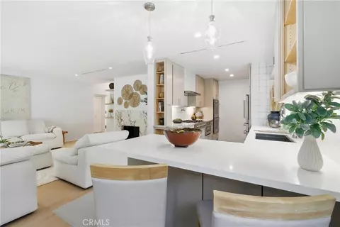 4422 Canoga Ave, Woodland Hills, CA 91364