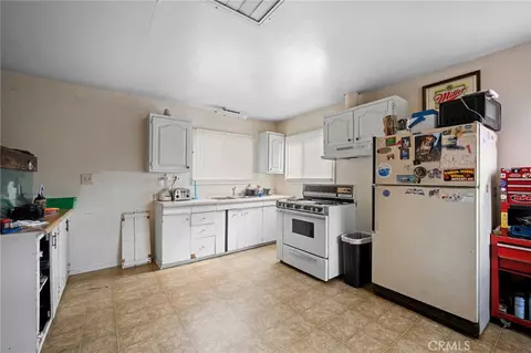 Kitchen - 7025 Day St, Tujunga, CA 91042 photo 3 of 5