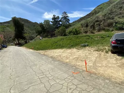 28909 Paradise Rd, Val Verde, CA 91384
