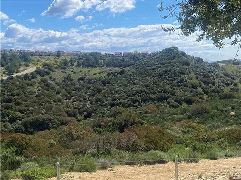 2 Coya Trl, Chatsworth, CA 91311