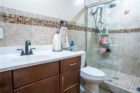 Bath - 6930 Balcom, Reseda, CA 91335 photo 5 of 6