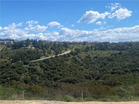 4 Coya Trl, Chatsworth, CA 91311