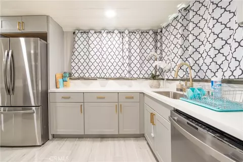 Kitchen - 23777 Pioneer Camp Rd, Crestline, CA 92325 photo 6 of 6