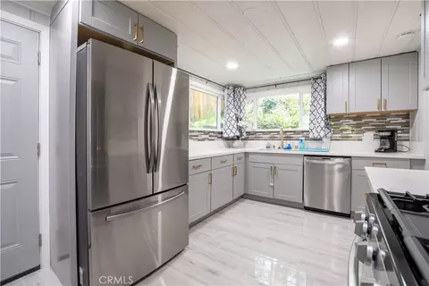 Kitchen - 23777 Pioneer Camp Rd, Crestline, CA 92325 photo 1 of 6