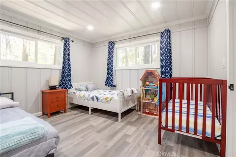 Bedroom - 23777 Pioneer Camp Rd, Crestline, CA 92325 photo 5 of 6