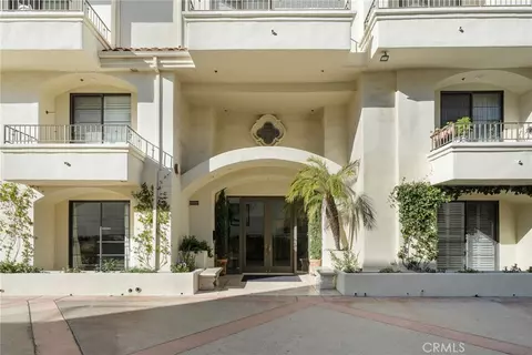 453 S Barrington Ave #303, Los Angeles, CA 90049