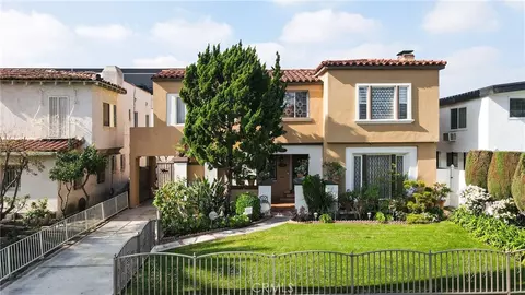 137 N Hamilton Dr, Beverly Hills, CA 90211