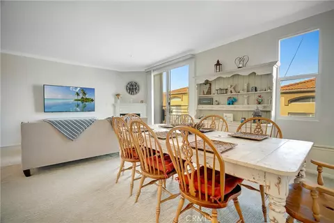 5220 Premiere Hls #221, Woodland Hills, CA 91364