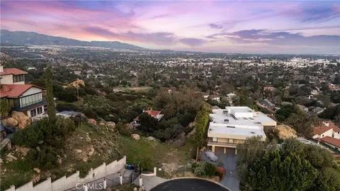 22882 Trigger St, Chatsworth, CA 91311 photo 2