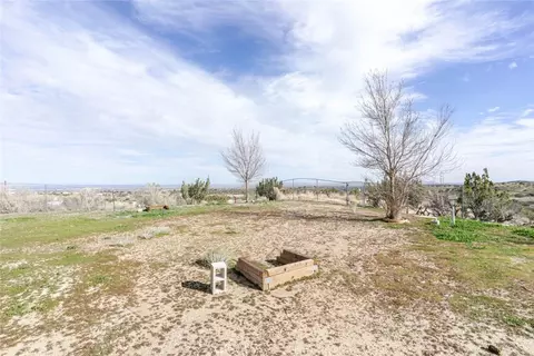 Exterior - 2575 Rale Dr, Palmdale, CA 93550 photo 3 of 4