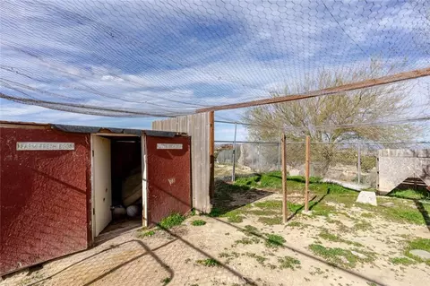 Exterior - 2575 Rale Dr, Palmdale, CA 93550 photo 4 of 4