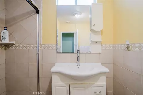 Bath - 11338 Dronfield Ave, Pacoima, CA 91331 photo 3 of 8