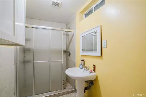 Bath - 11338 Dronfield Ave, Pacoima, CA 91331 photo 5 of 8