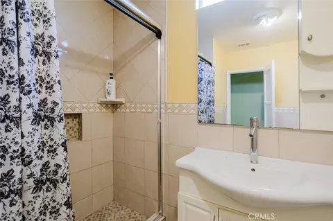 Bath - 11338 Dronfield Ave, Pacoima, CA 91331 photo 4 of 8