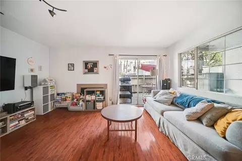20155 Keswick St #112, Winnetka, CA 91306