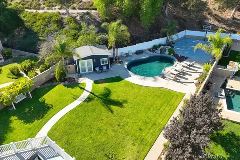 22435 Cardiff Dr, Saugus, CA 91350