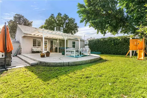 17145 Strathern St, Lake Balboa, CA 91406