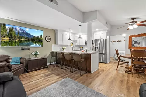 19160 Avenue Of The Oaks #B, Newhall, CA 91321