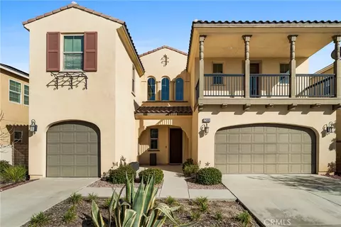 27606 Skylark Ln, Saugus, CA 91350