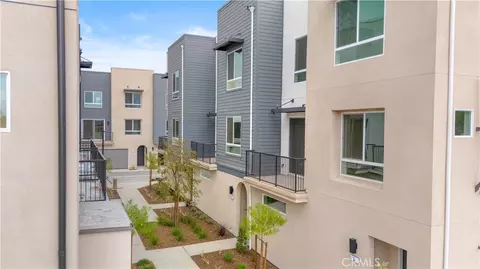 9429 N Sepulveda Blvd #3, North Hills, CA 91343