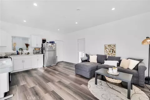 22137 Gault St, Canoga Park, CA 91303
